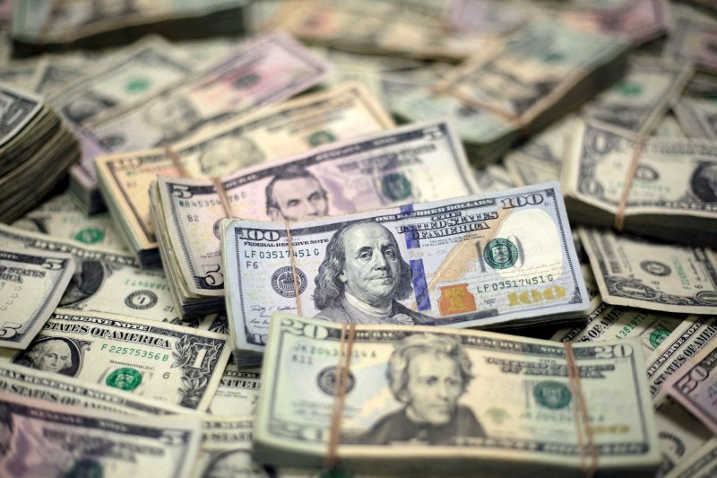 US dollar heads for strongest week since October