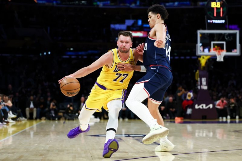 Doncic drops 38 as Lakers edge Clippers