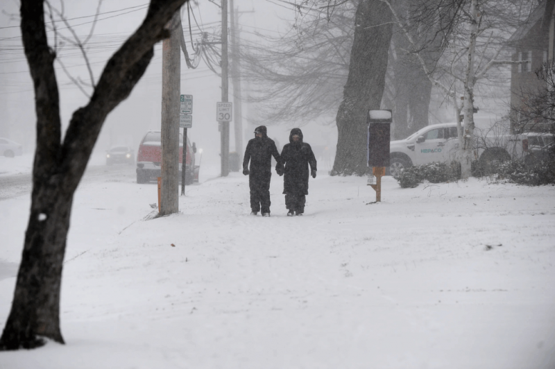 Blizzard pounds US Northeast, millions under alerts