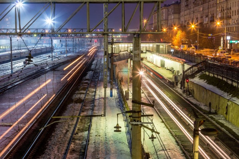 Moscow explosion near railway station kills police officer -  VIDEO 