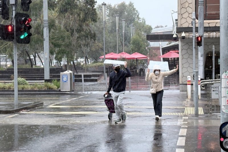Heavy rains trigger flash flood risk in Australia's Melbourne