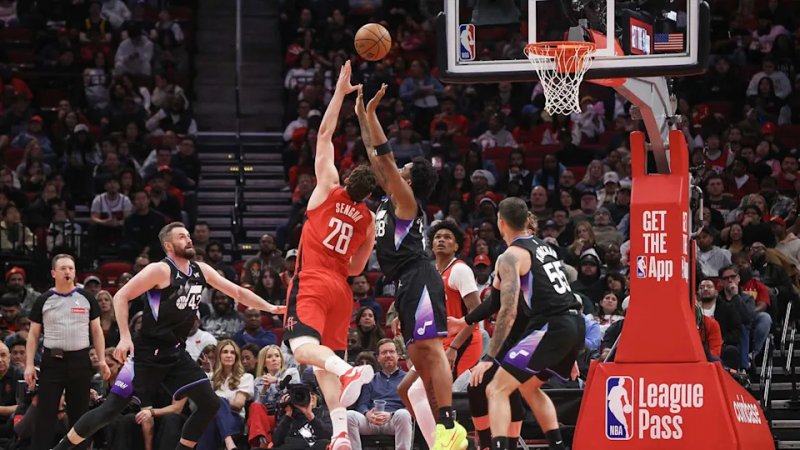 Alperen Sengun stuns Jazz with reverse dunk -  VIDEO  