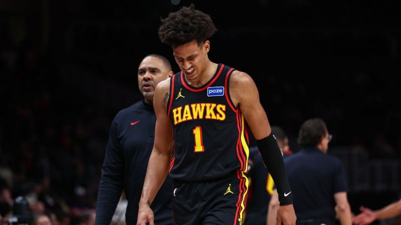 Hawks’ All-Star Johnson leaves game with hip injury