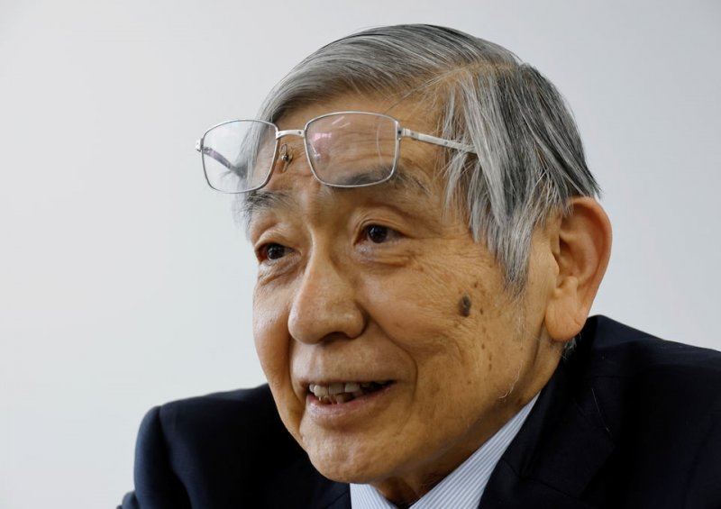 Ex-BOJ chief urges rate hikes, warns on Japan spending 