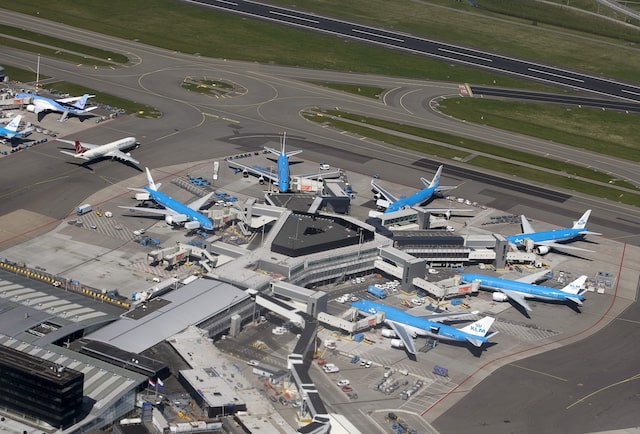 Dutch airline KLM suspends flights to Tel Aviv 