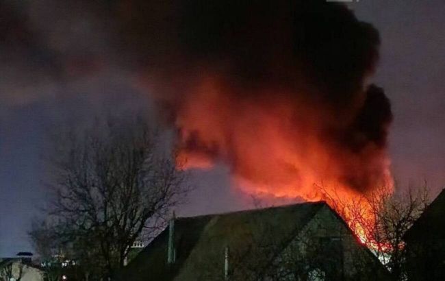 Oil depot fire in Luhansk, substation struck near Alchevsk