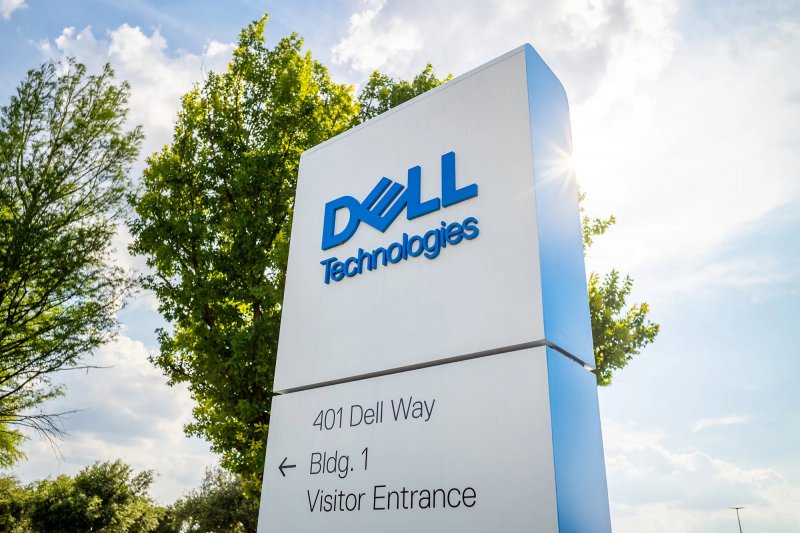 Dell shares surge on AI server growth forecast