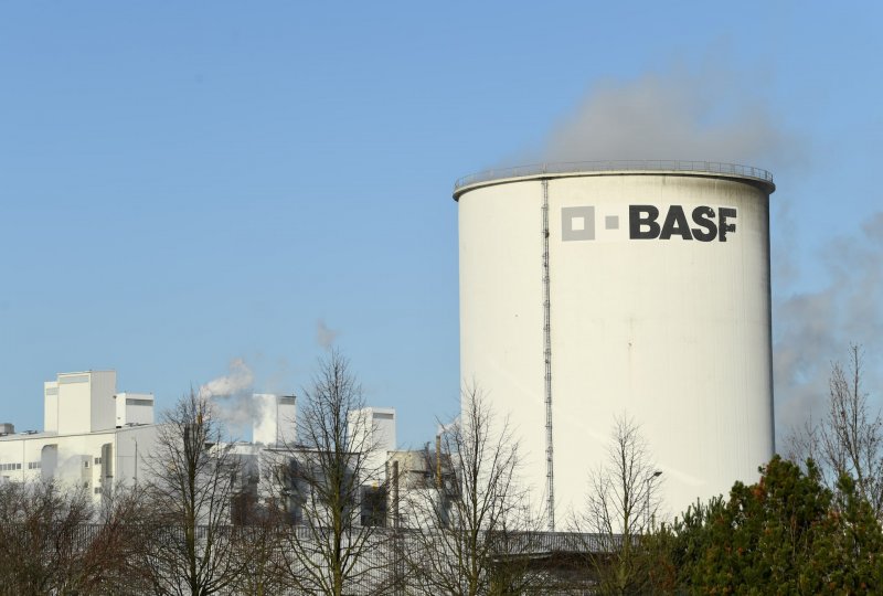 BASF to shift jobs to Asia in cost-cutting drive