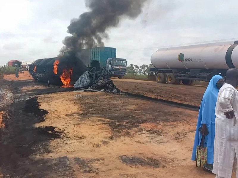 30 killed in Nigeria truck crash 
