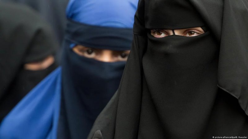 Spain’s Vox party pushes niqab and burqa ban