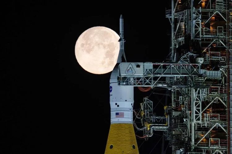 NASA halts practice countdown of moon mission due to hydrogen leakage 