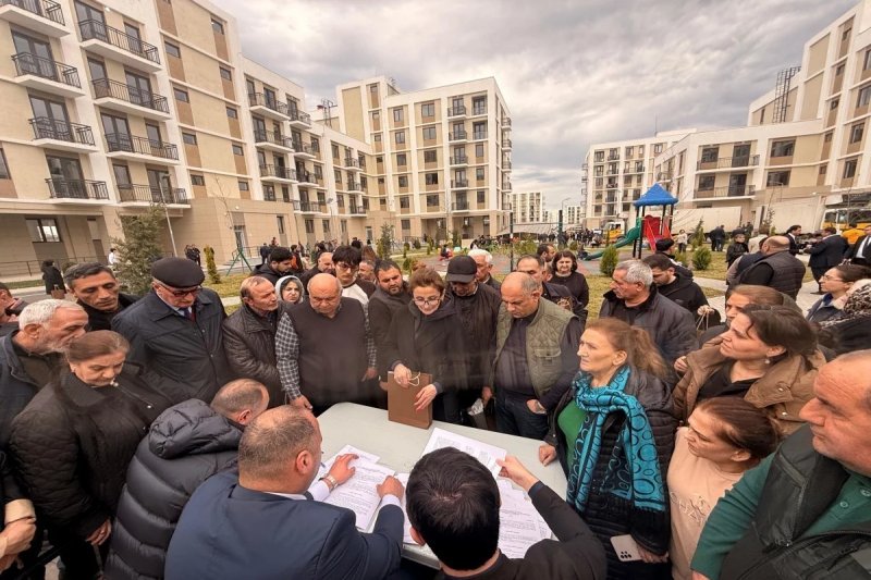 New resettlement convoy reaches Aghdam