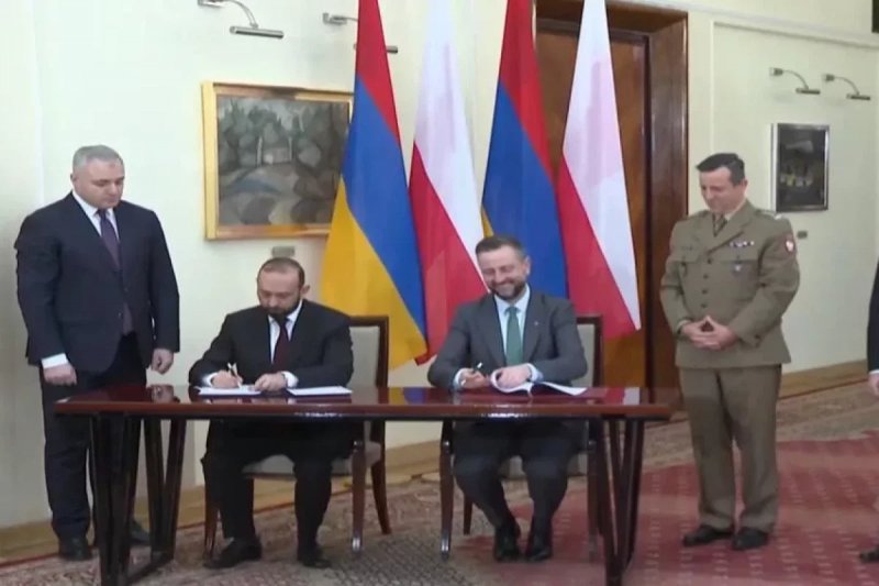 CSTO member Armenia inks defense agreement with NATO country Poland 