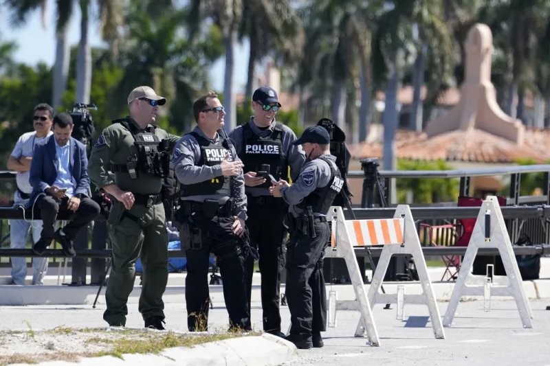 Armed suspect killed in shooting at Mar-a-Lago