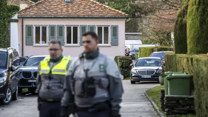 US and Iran to hold talks as pressure for nuclear deal builds 