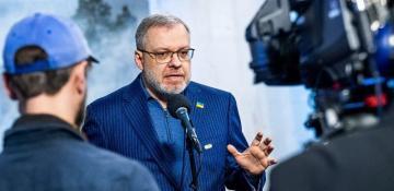 Ex-Ukraine energy minister held after attempt to exit country