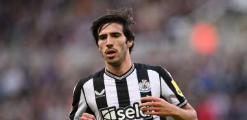 Arsenal weigh late move for Newcastle midfielder Tonali