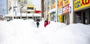 Heavy snow in Japan leaves at least 30 dead