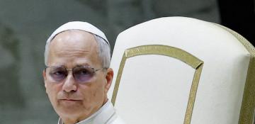 Pope urges US, Russia to renew nuclear arms treaty