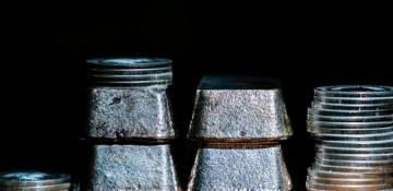 Silver plunges sharply as volatility grips metals