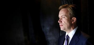 Davos head under investigation for links to Epstein