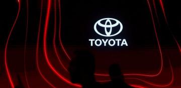 Toyota lifts profit forecast as weak yen boosts outlook 