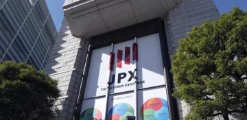 Tokyo shares rise on tech gains, weaker yen