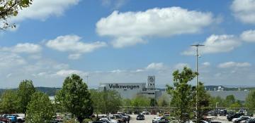 Volkswagen workers approve first UAW contract