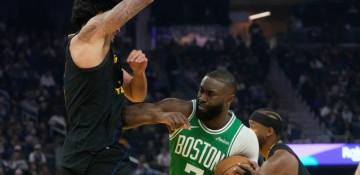 Jaylen Brown powers Celtics past Curry-less Warriors