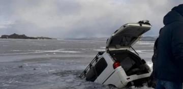Vehicle sinks on Lake Baikal, several tourists dead