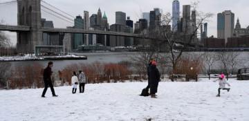  Watch:  Powerful winter storm paralyzes US Northeast