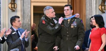 Trump awards Medal of Honor to pilot wounded in Maduro raid