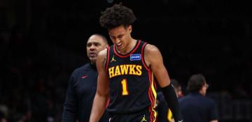 Hawks’ All-Star Johnson leaves game with hip injury