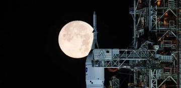 NASA halts practice countdown of moon mission due to hydrogen leakage 