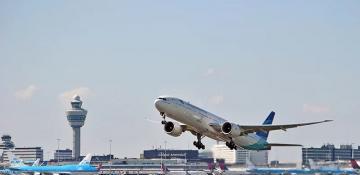Two aircraft collide at Amsterdam airport 