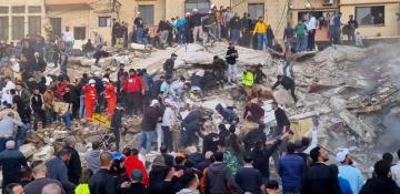 Six people died in the collapse of a five-story building in Lebanon 