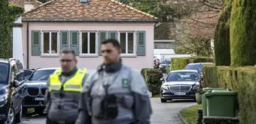 US and Iran to hold talks as pressure for nuclear deal builds 