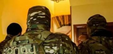 Police conduct raids in Yerevan after deadly shooting
