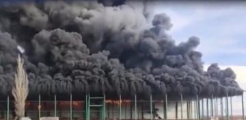 Massive fire engulfs cold storage facility in northwestern Iran -   VIDEO 