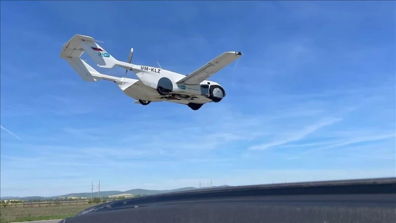 SkyDrive flies first “flying car” over Tokyo Bay