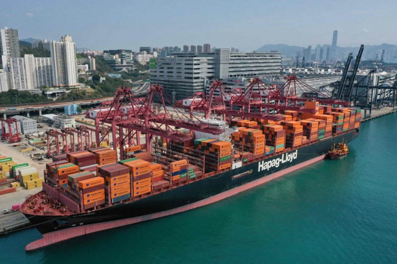 Six injured in Hong Kong dockyard blast 