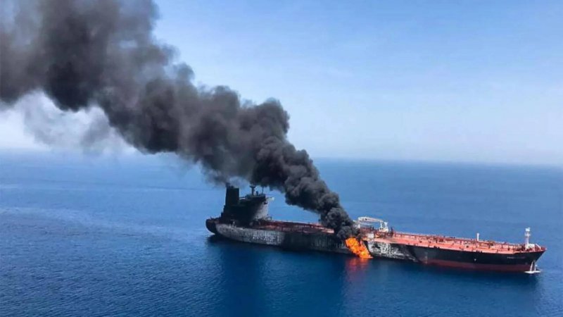 Oil tanker attacked off Oman, one dead  -VIDEO 