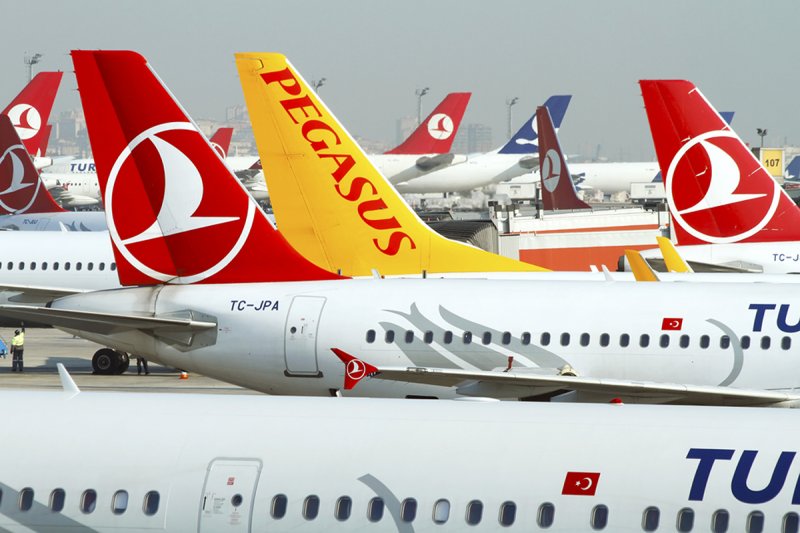 Turkish air carriers extend Middle East flight suspensions