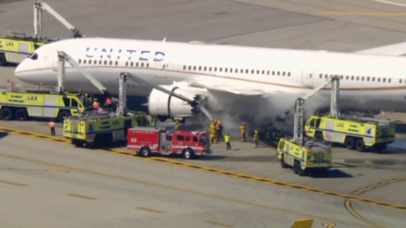United Airlines flight makes emergency landing in Los Angeles after engine fire -  VIDEO 
