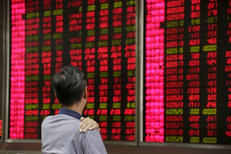 Asian markets tumble as Seoul stocks post record drop