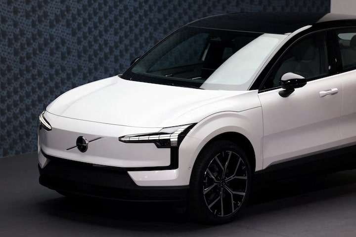 Volvo Cars sales down 10%, EV sales rise 18% 