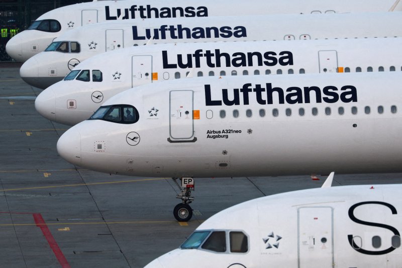 Lufthansa prolongs Middle East flight suspensions