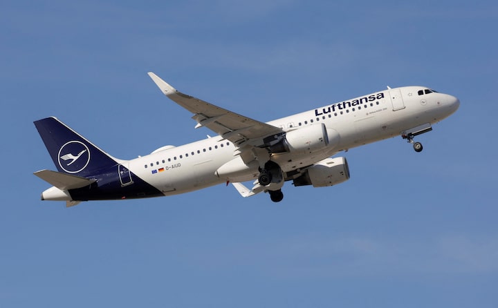 Lufthansa profit tops forecasts but warns on 2026