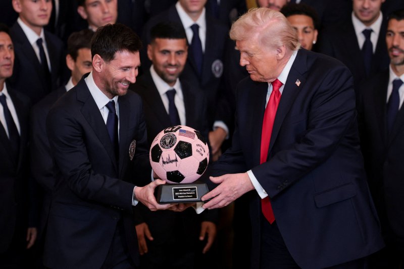 Trump hosts Messi at White House after MLS title -  VIDEO 