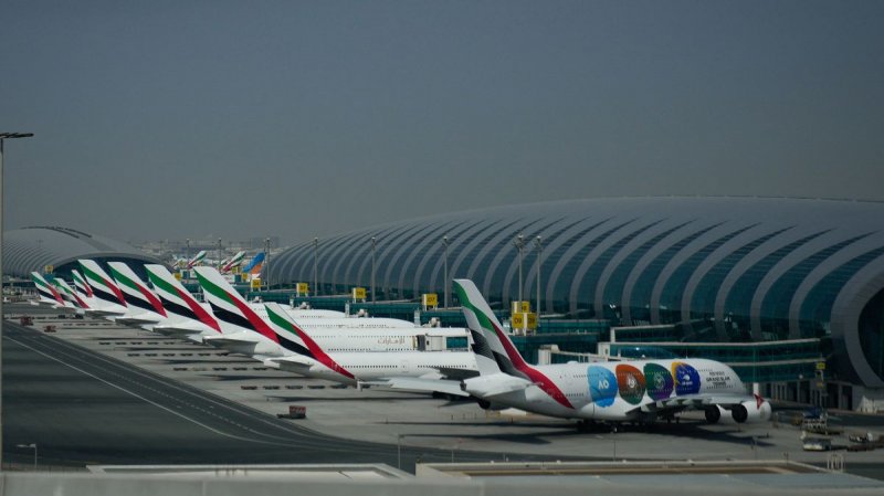 Dubai airport suspends all flights